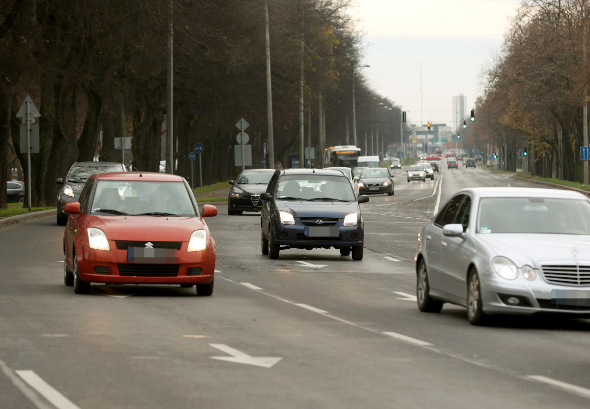 Debrecen, autó, forgalom, Böszörményi út, közlekedés