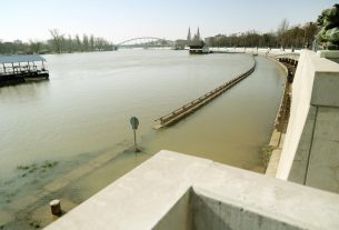 Szeged, Tisza, árad, kiönt, víz, folyó, rakpart