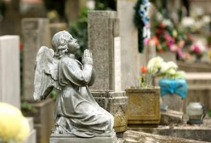 Szeged, temető, halottak napja, mécses, virág, koszorú, Belvárosi temető, megemlékezés