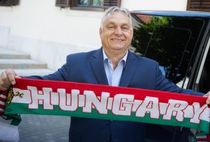 Orbán Viktor magyarország sállal