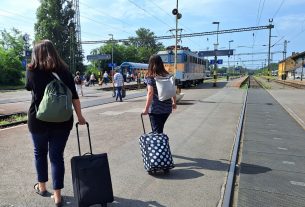 Szeged, nyár, hőségriadó, hőség, meleg, kánikula, július, Nagyállomás, MÁV, vonat, utazás, víz, vízosztás
