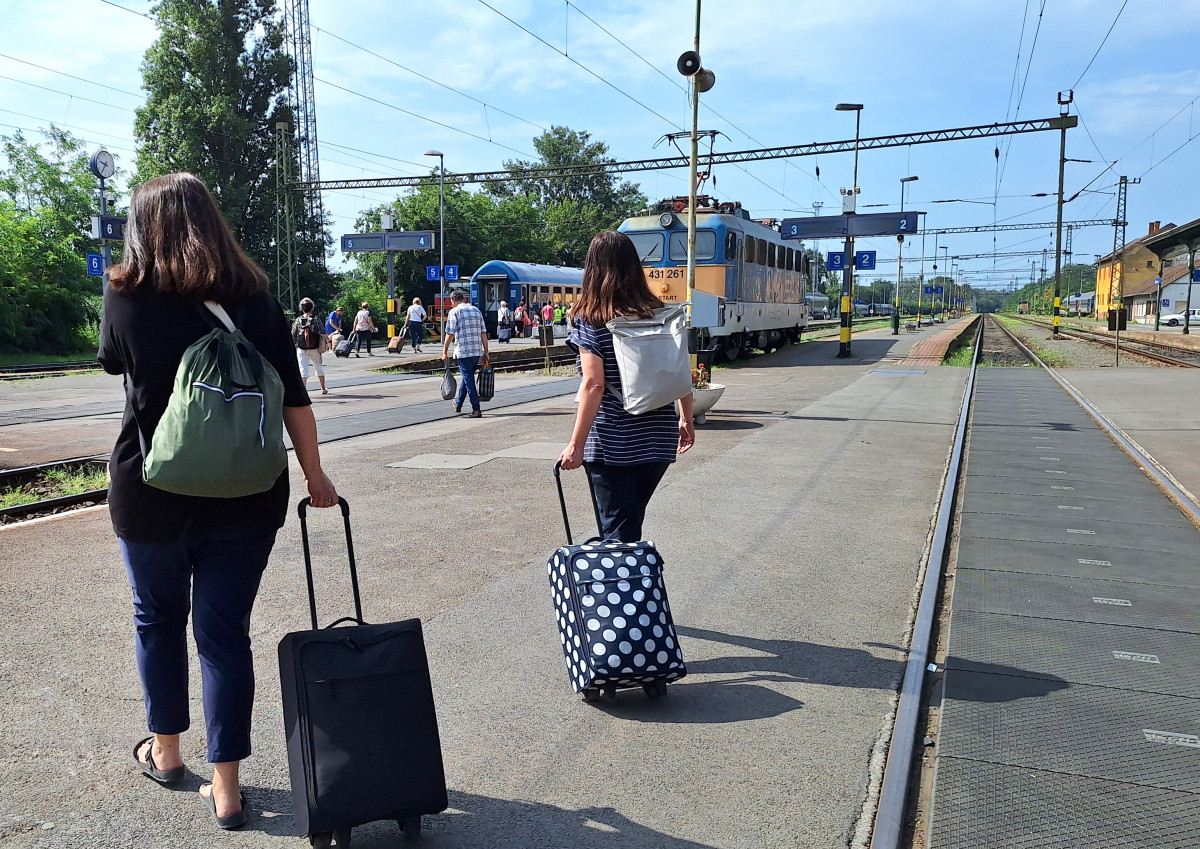 Szeged, nyár, hőségriadó, hőség, meleg, kánikula, július, Nagyállomás, MÁV, vonat, utazás, víz, vízosztás