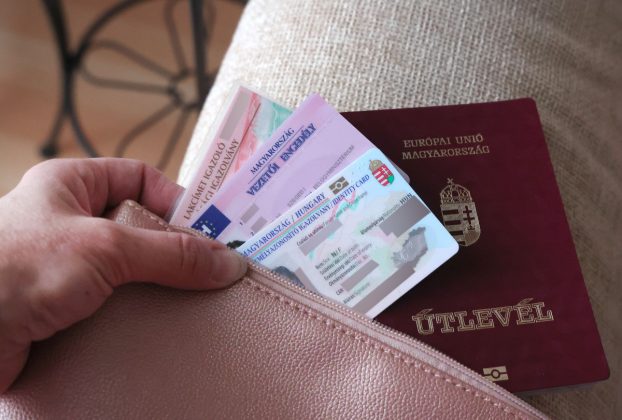 Szeged, okmány, személyi igazolvány, útlevél, lakcímkártya, jogosítvány
