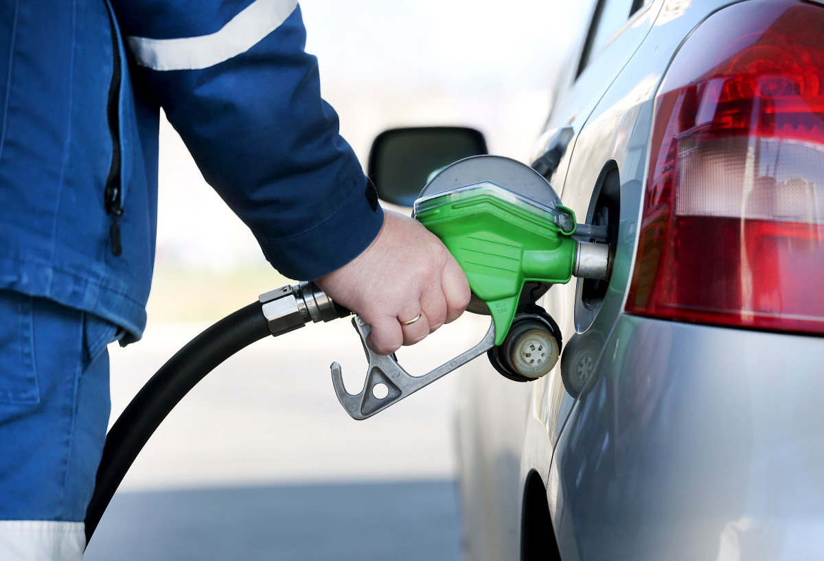 Tankolás benzinkúton