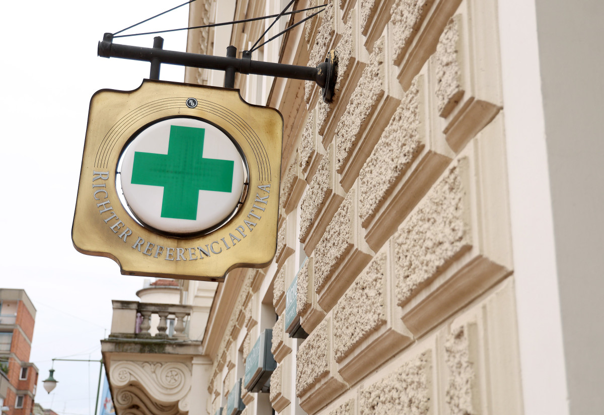 Szeged, patika, gyógyszertár, egészségügy, egészség